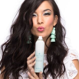 The instant volume and texture refresher! Airy dry finishing spray provides instant texture, volume and body for a tousled, sexy look.